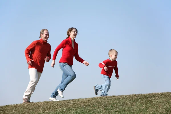 Correndo família com filho — Fotografia de Stock
