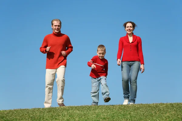 Correndo família com filho 3 — Fotografia de Stock