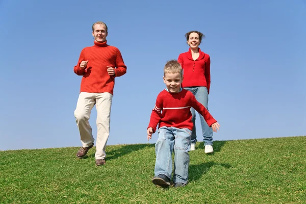 Correndo família com filho 2 — Fotografia de Stock