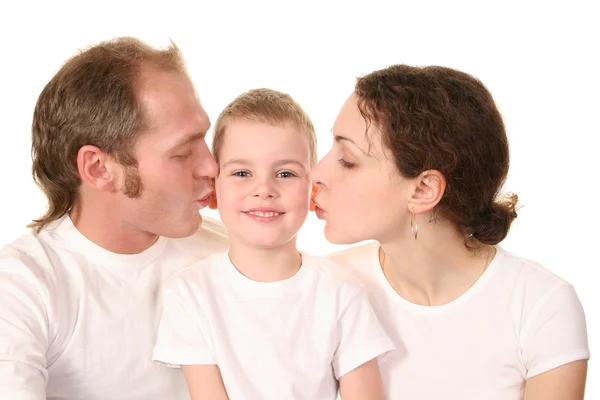 Sorriso menino com beijando pais — Fotografia de Stock