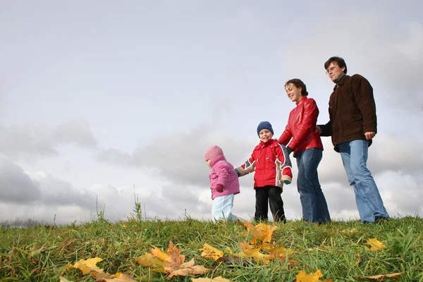 Herfst familie van vier — Stockfoto