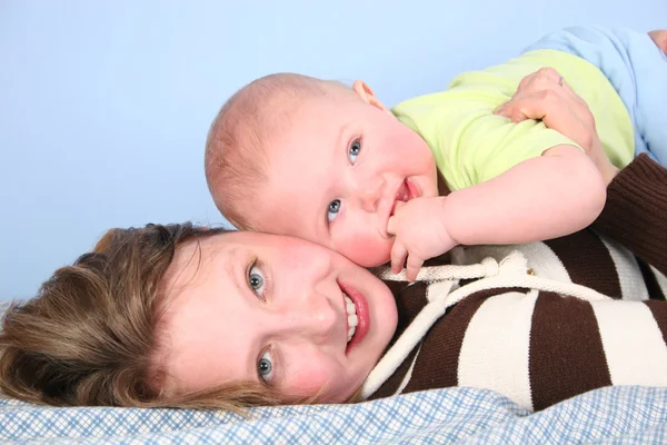 Anya és a baba — Stock Fotó
