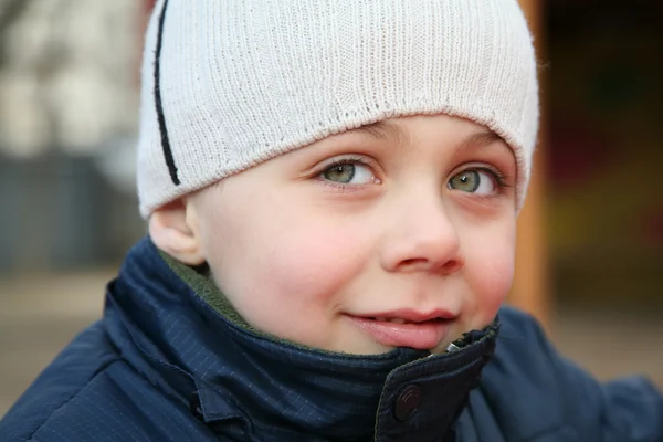 Niño con ojos grandes — Foto de Stock
