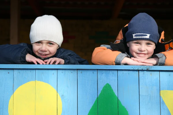 Crianças felizes no jardim de infância — Fotografia de Stock