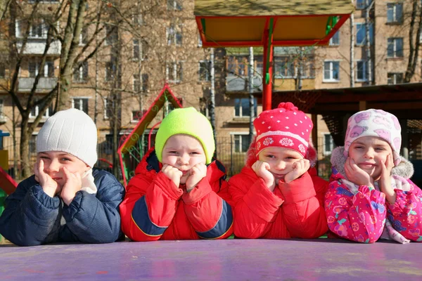 Equipe entediada no jardim de infância — Fotografia de Stock