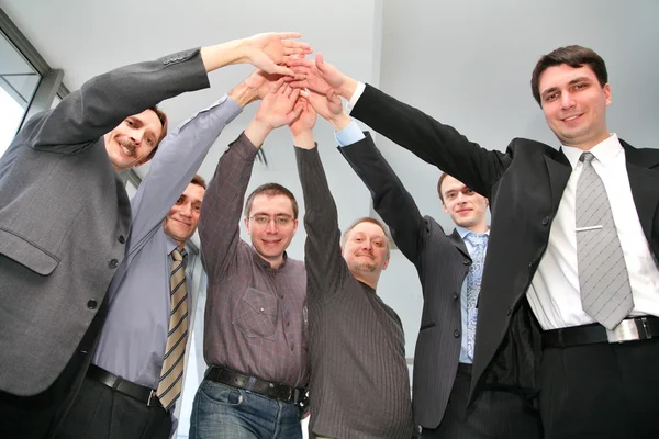 Amici d'affari con le mani — Foto Stock