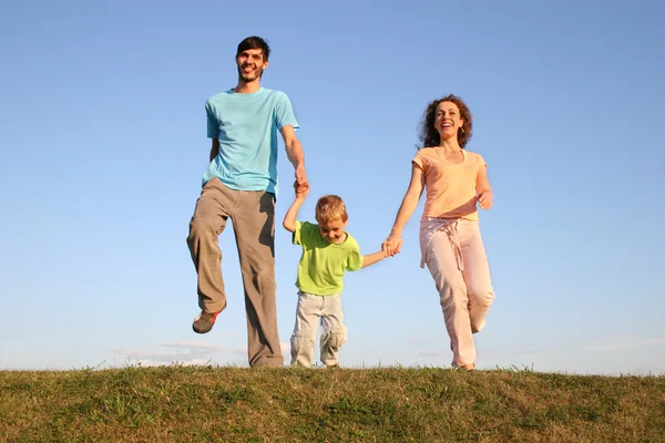 Running family on meadow 2 — Stock Photo, Image