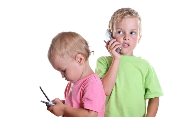 Niños con teléfonos 2 — Foto de Stock