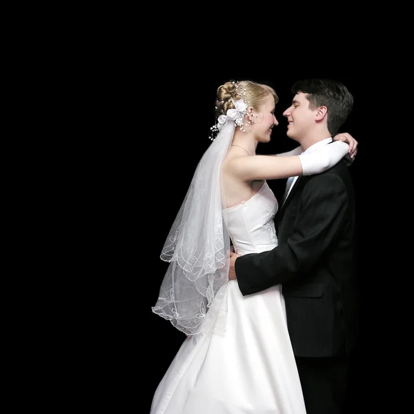Mariée et marié dansant dans le noir 2 — Photo