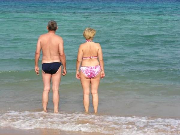 Pensionistas en la playa — Foto de Stock