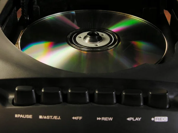 Компакт-диск в проигрывателе — стоковое фото