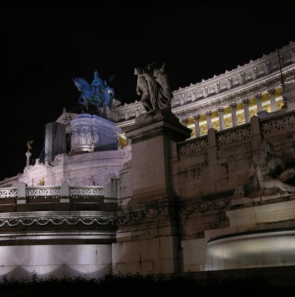 Vista de la escultura ecuestre de Vittorio Emanuele II, en Roma, Italia . —  Fotos de Stock
