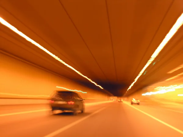 トンネルの車 — ストック写真