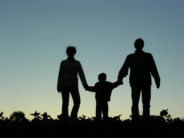 Família com menino pôr do sol — Fotografia de Stock