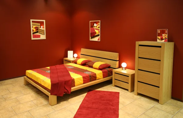 Rotes modernes Schlafzimmer — Stockfoto