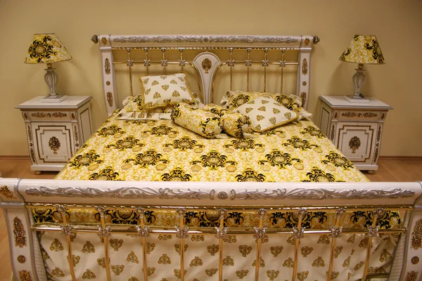 Luxusní postel — Stock fotografie