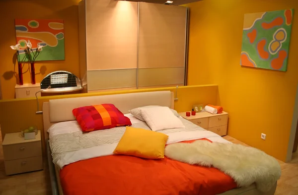 Gelbes Schlafzimmer — Stockfoto