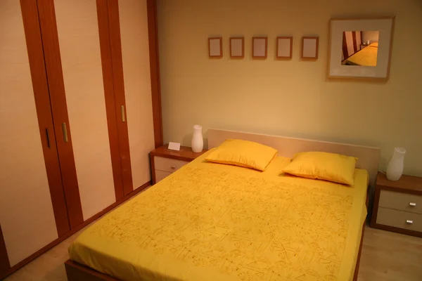 Brown yellow bedroom — Stock Photo, Image