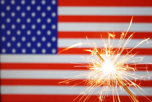 Sparkler na bandeira dos EUA — Fotografia de Stock
