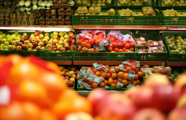 Fruit in winkel — Stockfoto
