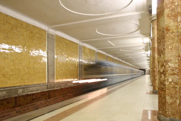 Tren. estación de metro —  Fotos de Stock