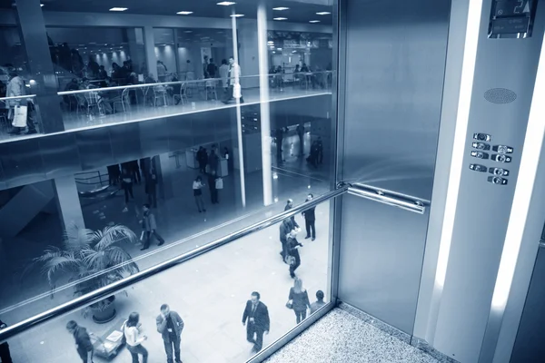 Aufzug im Business Center — Stockfoto