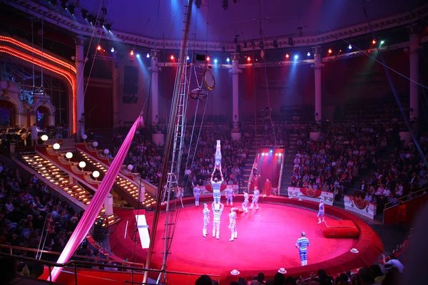 Acróbatas de circo — Foto de Stock
