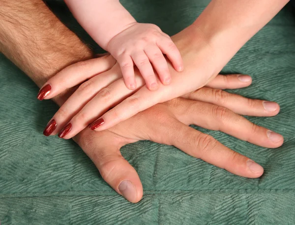 Семейные руки — стоковое фото
