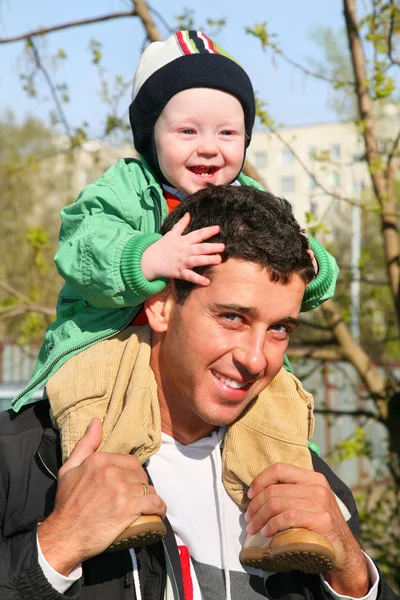 Baby on father 's shoulders 2 — стоковое фото