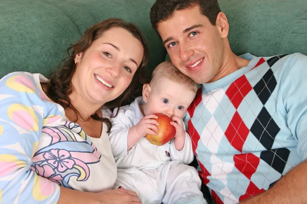 Familia con bebé — Foto de Stock