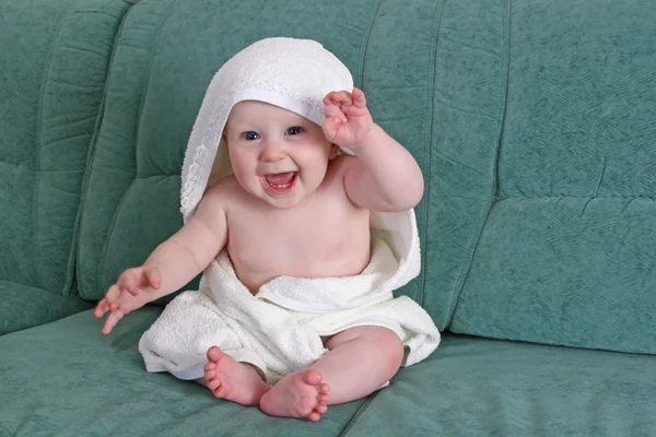 Bebê com toalha — Fotografia de Stock