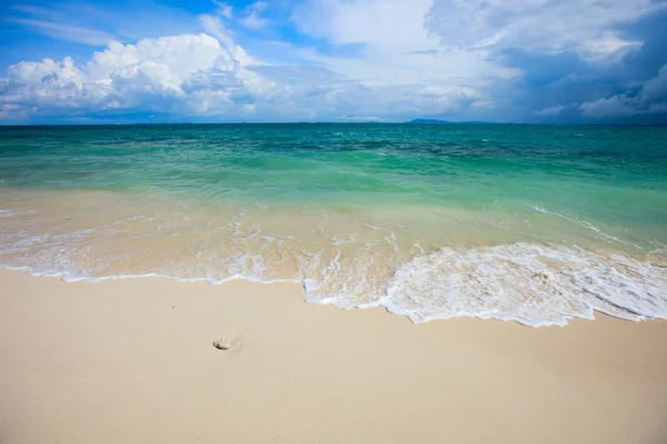 Perfecte tropisch strand — Stockfoto