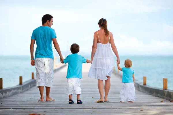 Famiglia in vacanza — Foto Stock