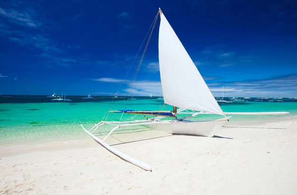 Barca in spiaggia — Foto Stock