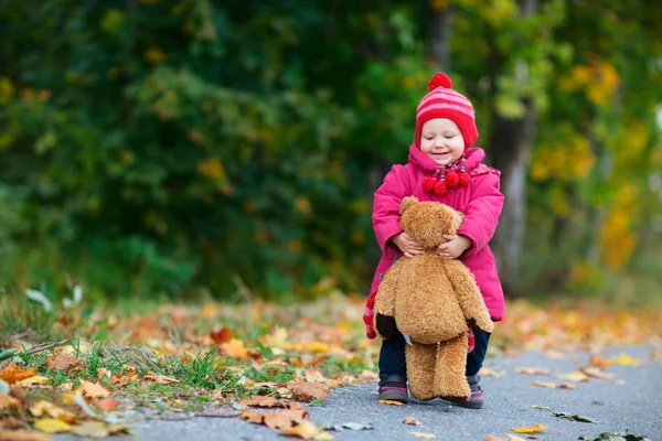 Toddler girl outdoors — Stock Photo, Image