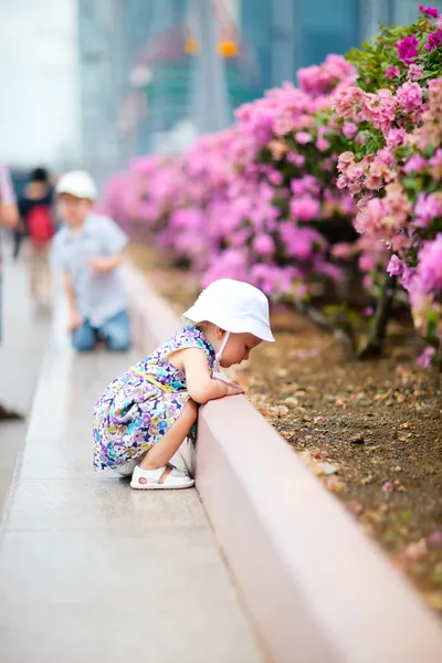 Dos niños al aire libre en el día de verano — Foto de Stock