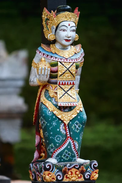 Vertical photo of beautiful Balinese statue — Stock Photo, Image