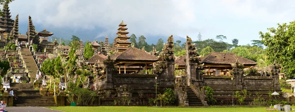 Panorama van de moeder-tempel van besakih in bali — Stockfoto