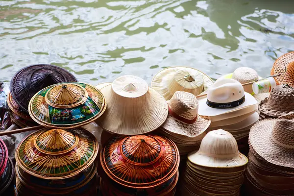 Many hats for sale — Stock Photo, Image