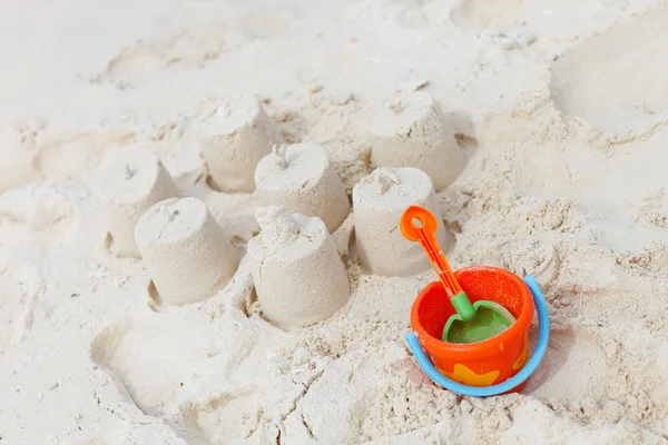 Plážové hračky na tropické pláži — Stock fotografie