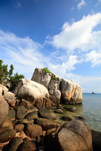 Costa rocciosa in Indonesia — Foto Stock