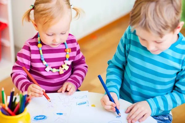 Brother and sister drawing in their room — Stock Photo, Image