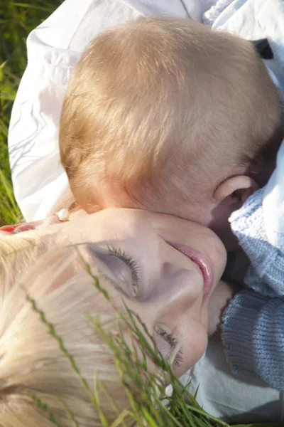 아이 함께 행복 한 어머니 — 스톡 사진
