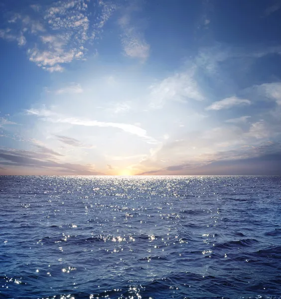 Blauwe hemel en de Oceaan — Stockfoto