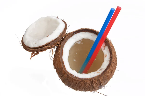 Demi noix de coco ouverte avec des pailles — Photo