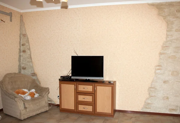 Habitación interior con tv — Foto de Stock