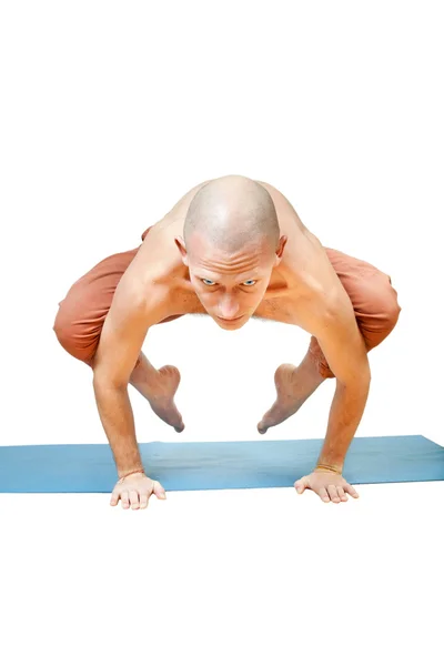 Hombre haciendo ejercicio de yoga — Foto de Stock
