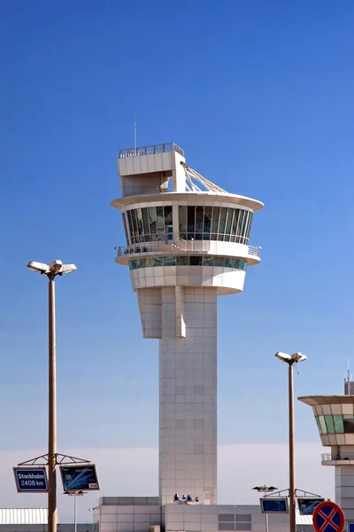 Torre no aeroporto — Fotografia de Stock