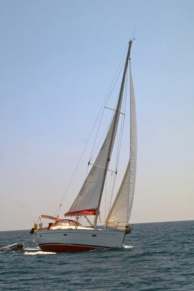 Turning sailing boat — Stock Photo, Image