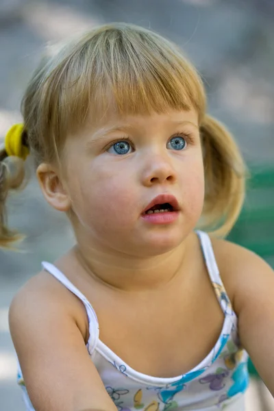Ritratto di bambina — Foto Stock